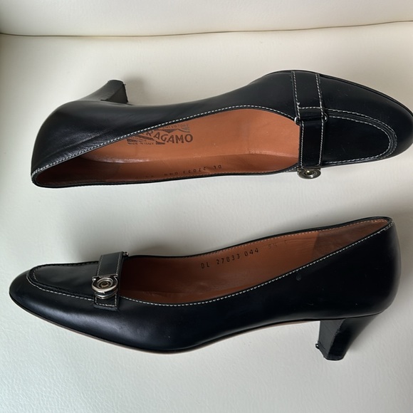 Salvatore Ferragamo Black Leather Pumpd - Picture 8 of 11